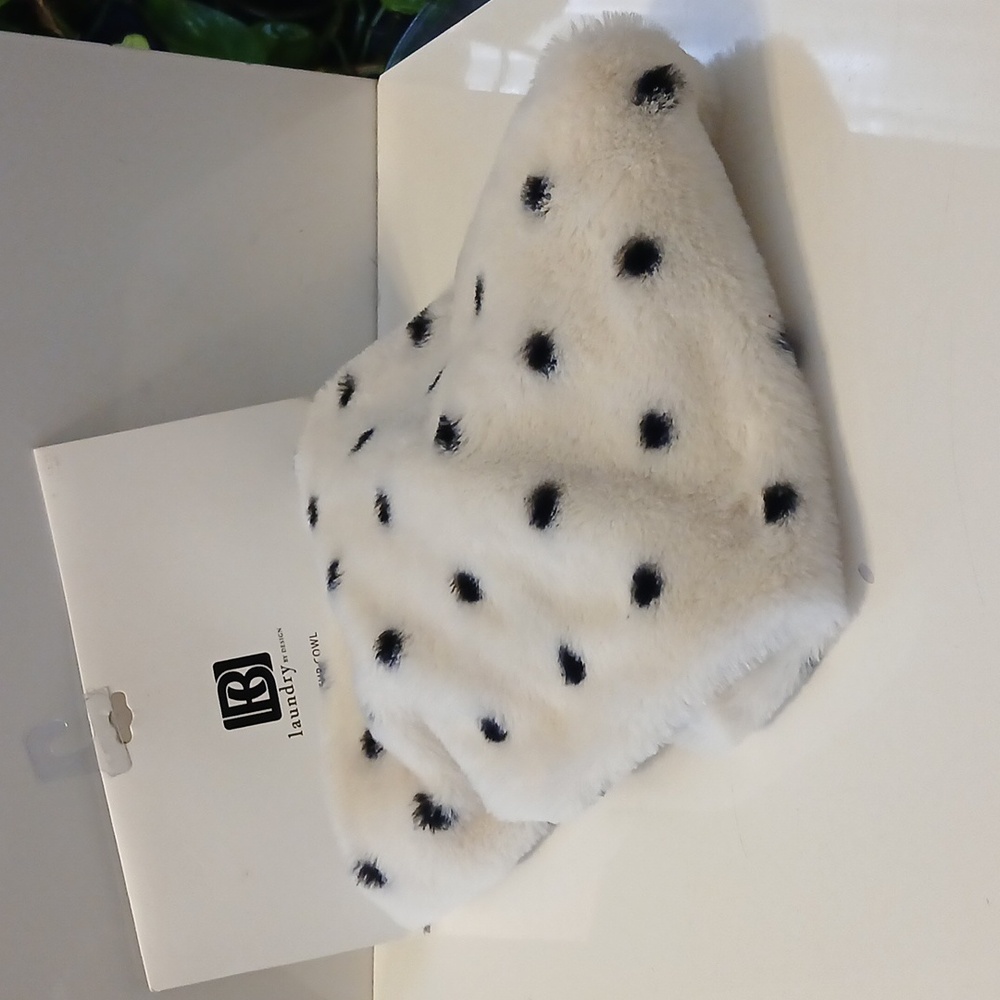 Laundry by Design Cream and Black Faux Fur Cowl